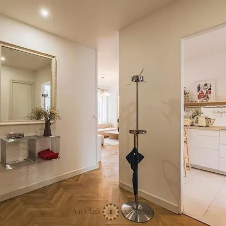 Chic Place Du Forum Terrasse Apartment *
